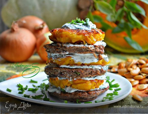 «Башенки» из тыквенных и печеночных оладий «Башенки» из тыквенных и печеночных оладий