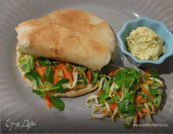 Пита с овощами и хумусом Пита с овощами и хумусом