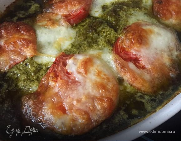 Курица, запеченная в соусе песто Курица, запеченная в соусе песто