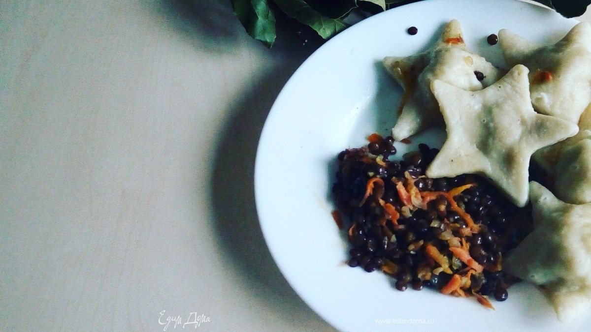 Равиоли с гарниром из чечевицы