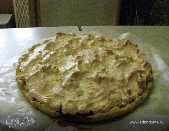 Пирог с безе и ягодами Пирог с безе и ягодами