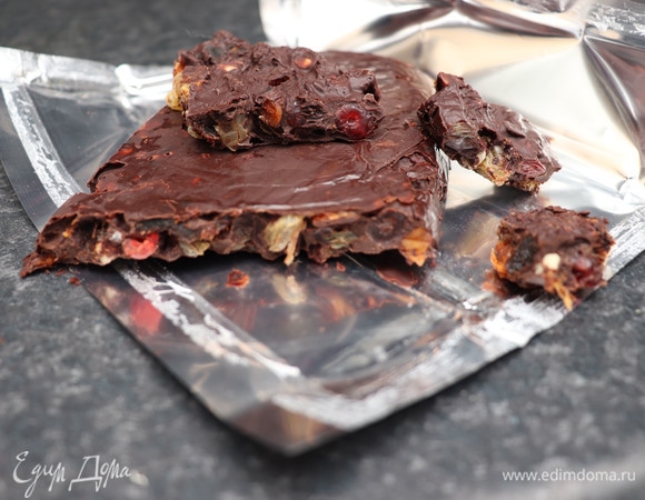 Шоколад с орехами и сухофруктами Шоколад с орехами и сухофруктами