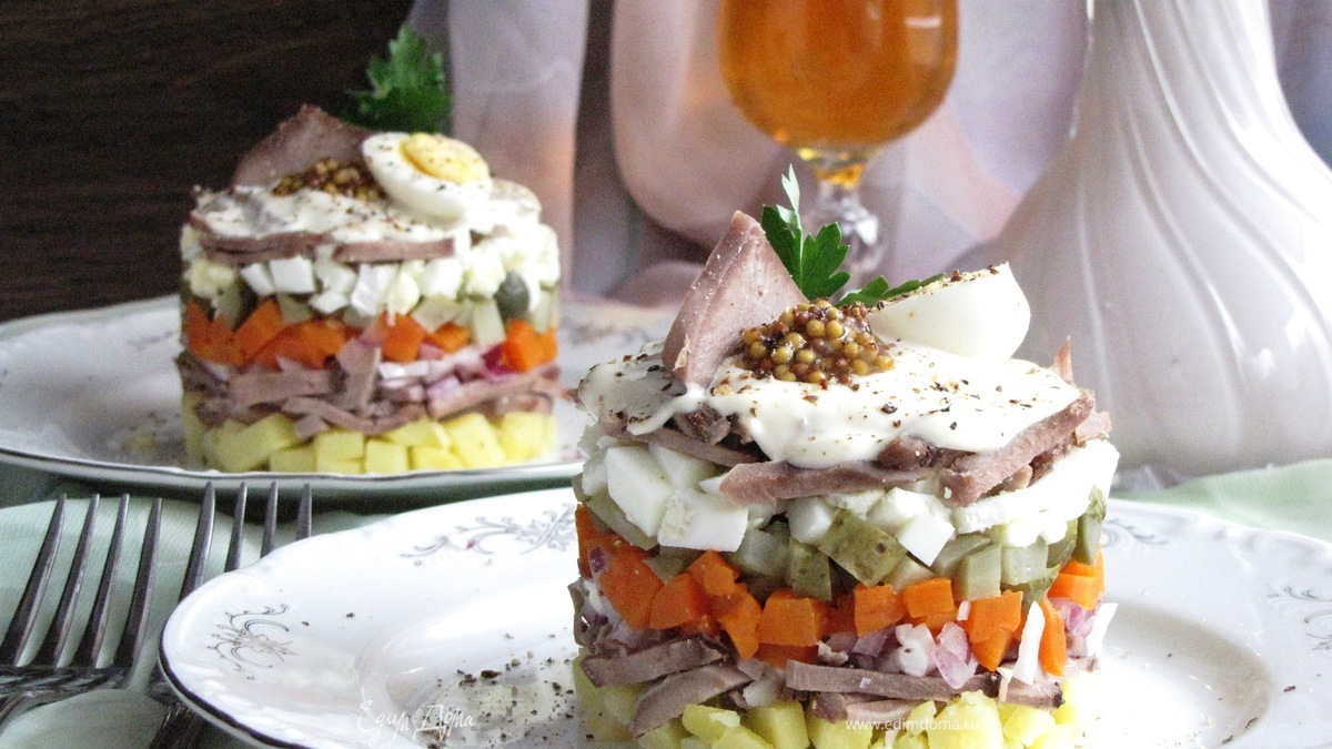 Слоеный салат с языком