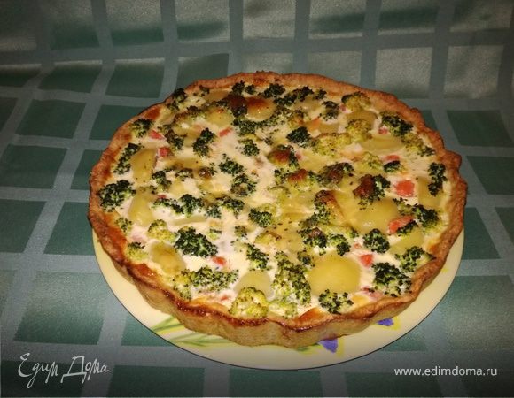 Киш с форелью, картофелем и брокколи