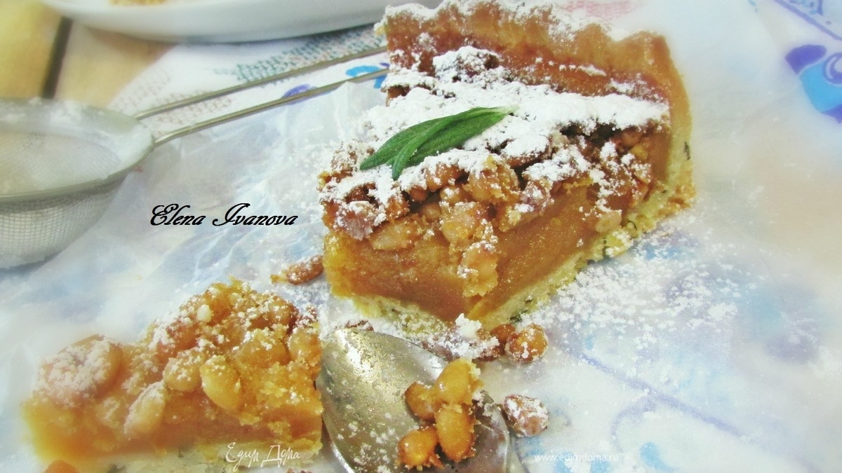 Кростата с розмарином и кедровыми орешками