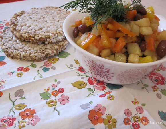 Постный салат с фасолью