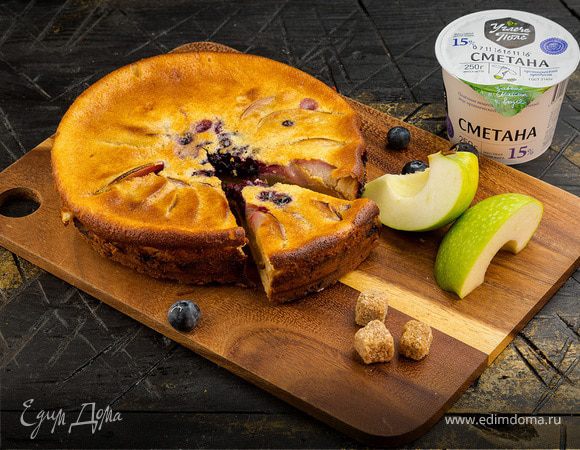 Фруктовый пирог со сметанной заливкой