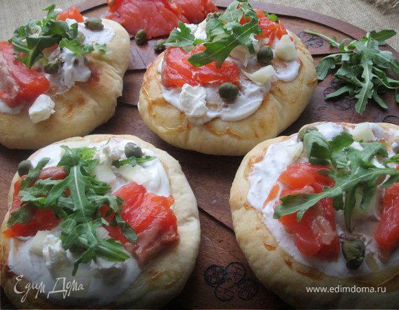 Пицетты с лососем Пицетты с лососем