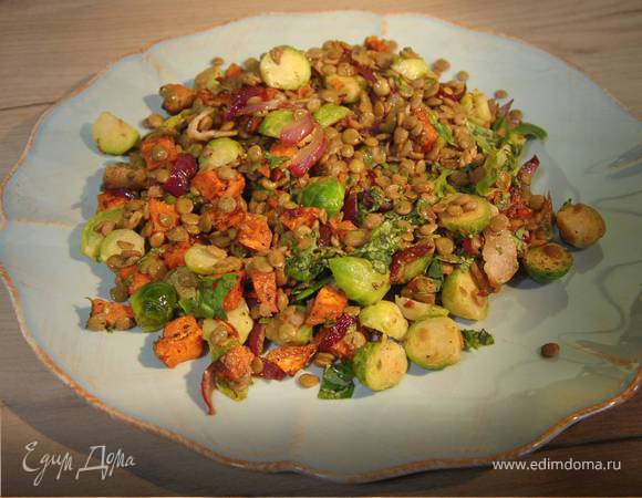 Овощной салат с зеленой чечевицей 