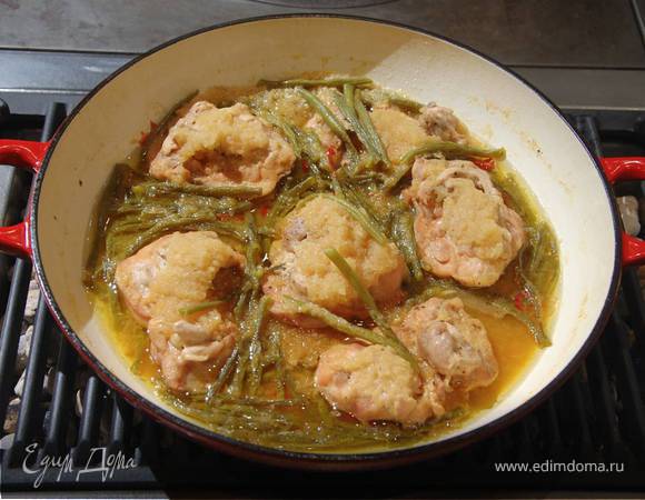 Курица по-корейски с грушами и фасолью