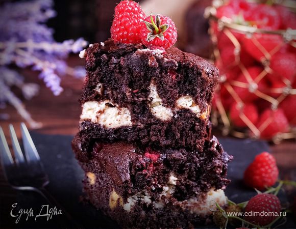 Брауни с малиной и творожной прослойкой Брауни с малиной и творожной прослойкой