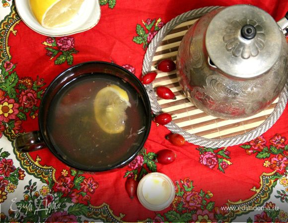 Травяной настой с рябиной, шиповником и медом Травяной настой с рябиной, шиповником и медом