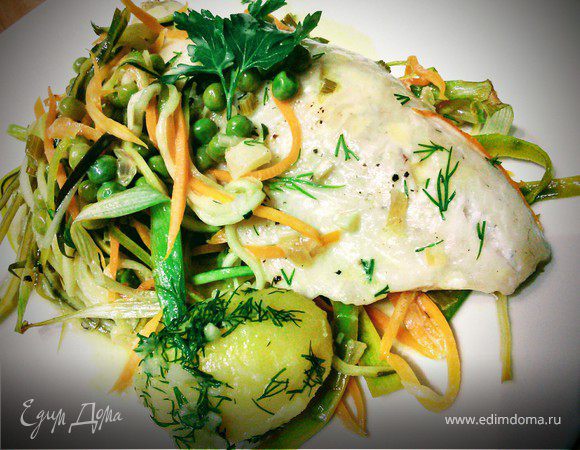 Рыба, запеченная с овощами под белым соусом 