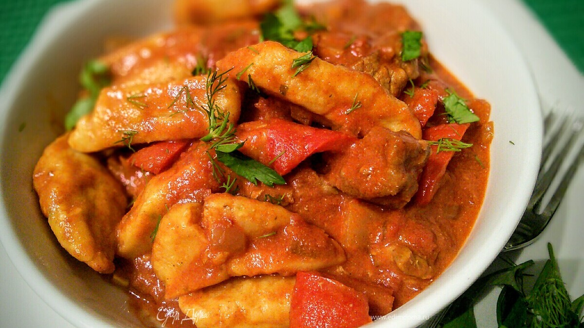 Паприкаш с мясом и ньокками