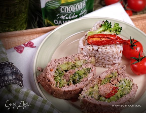 Мясной рулет с брокколи, сыром и вялеными томатами