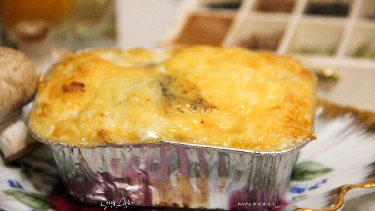 Яйца кокот в пюре из шампиньонов