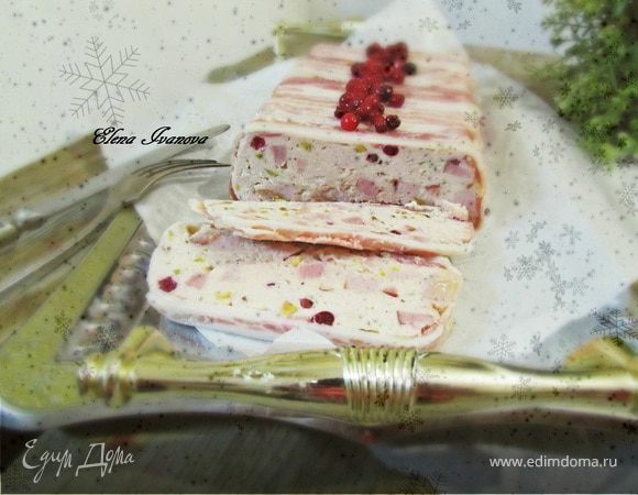 Куриный террин с брусникой, ветчиной и фисташками Куриный террин с брусникой, ветчиной и фисташками
