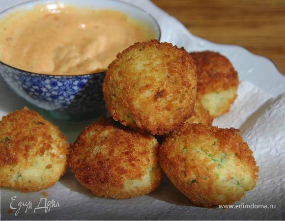 Биточки из крабового мяса, огурцов и каперсов