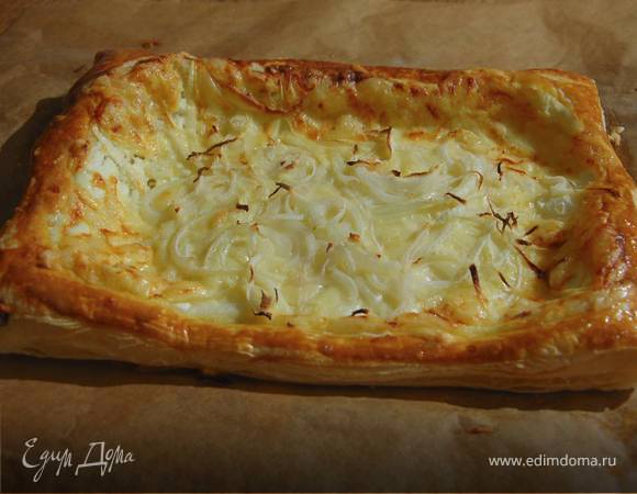 Простой сырный пирог с луком Простой сырный пирог с луком