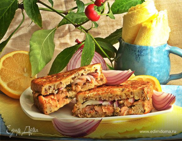 Горячий сэндвич с лососем