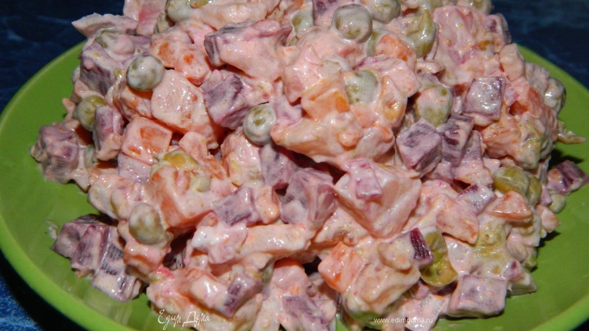 Овощной салат с зеленым горошком