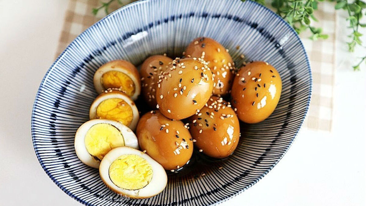 Яйца в чесночно-соевом соусе