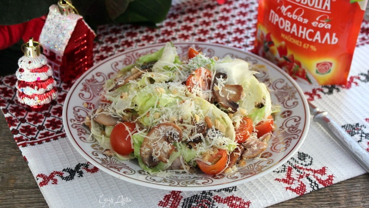 Салат с курицей и шампиньонами