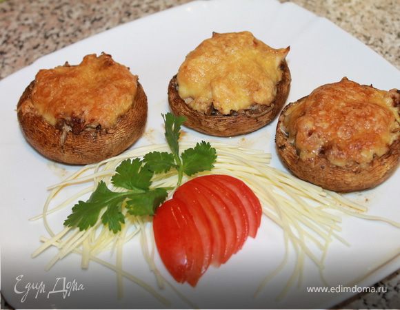 Шампиньоны и помидоры, фаршированные куриным филе Шампиньоны и помидоры, фаршированные куриным филе