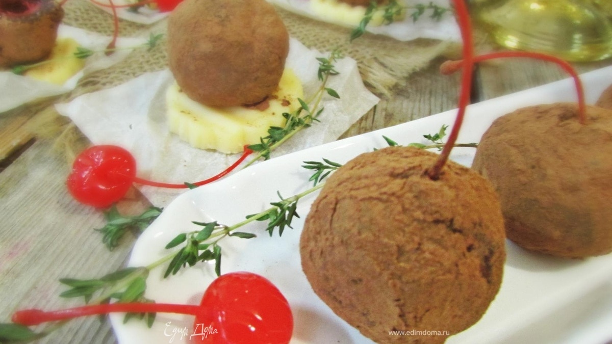 Конфеты из сухофруктов с коктейльной вишней