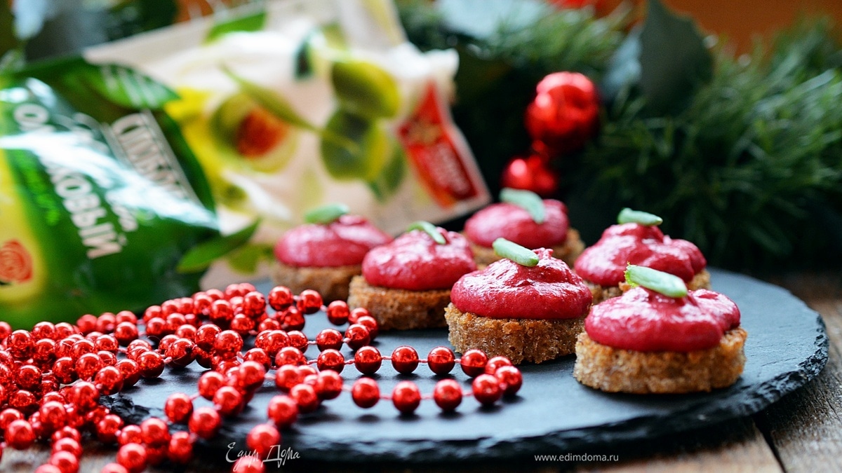 Селедочный мусс на хрустящих тостах