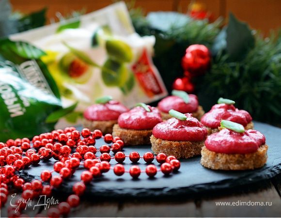 Селедочный мусс на хрустящих тостах