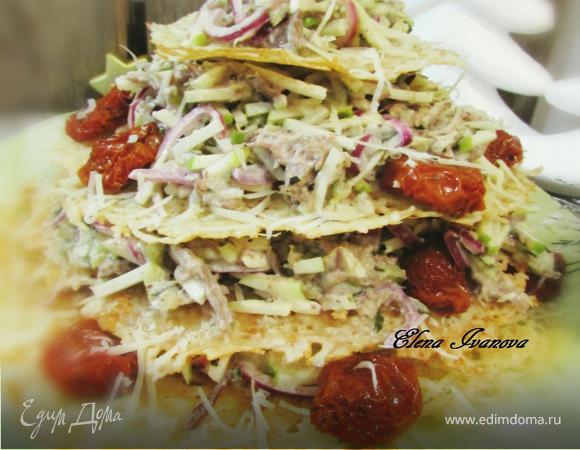 Салат по-карски на сырных тарелках Салат по-карски на сырных тарелках