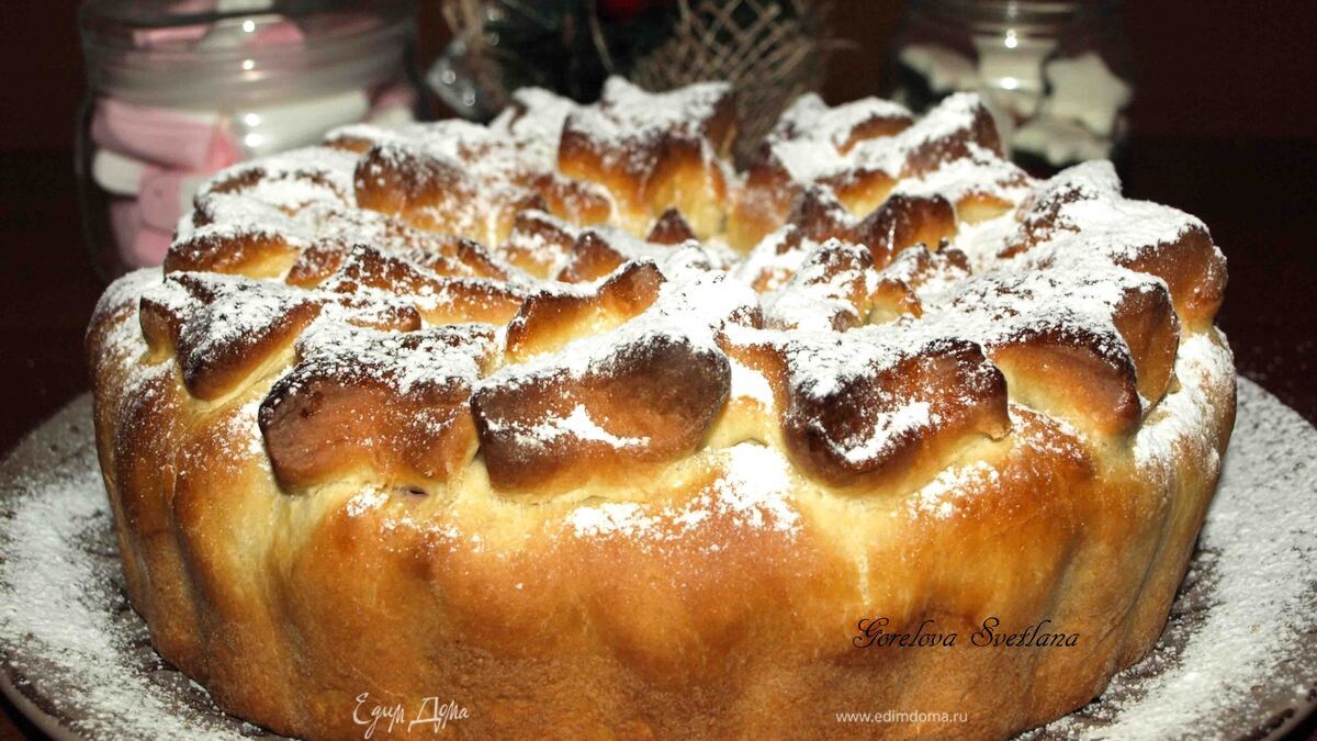 Пирог с вишней и творогом