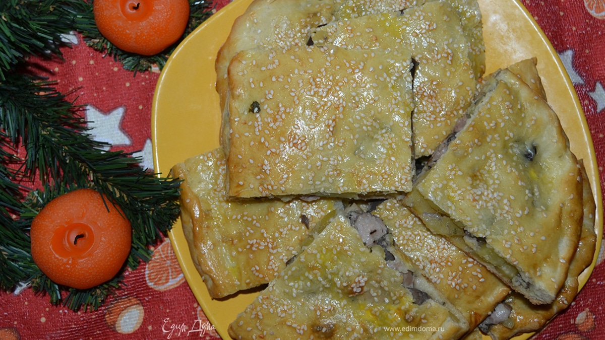 Пирог с индейкой, картошкой и грибами