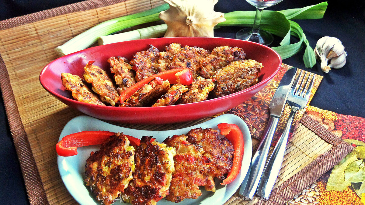 Куриные котлеты с рисом и овощами