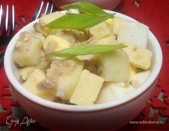 Салат с тунцом, яблоком и сыром Салат с тунцом, яблоком и сыром