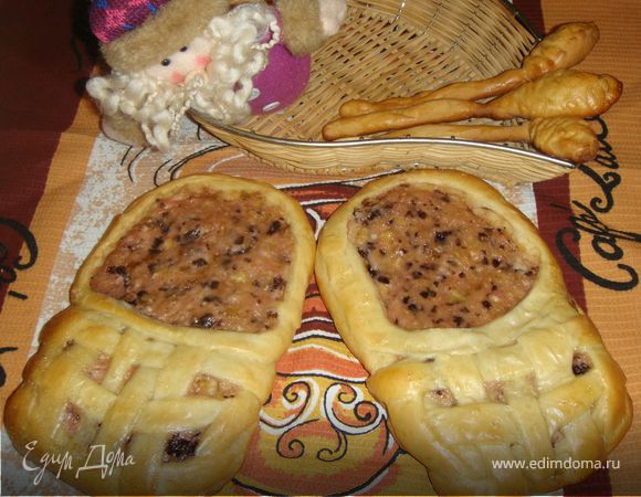 «Лапти» из дрожжевого теста с банановой начинкой «Лапти» из дрожжевого теста с банановой начинкой