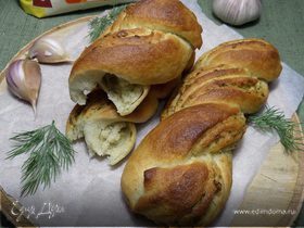 Постный хлеб с чесноком и зеленью