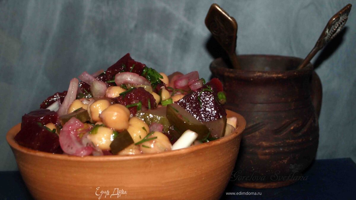 Салат из нута со свеклой