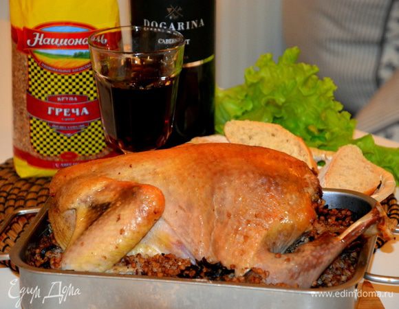 Цесарка, фаршированная гречкой с грибами и черносливом Цесарка, фаршированная гречкой с грибами и черносливом