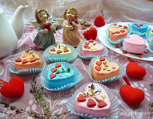 Пирожные-птифуры «Миндальные сердечки»