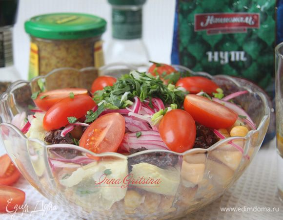 Салат с нутом, артишоками и помидорами Салат с нутом, артишоками и помидорами