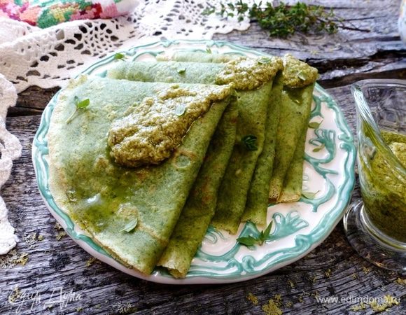 Зеленые блинчики с телятиной и песто