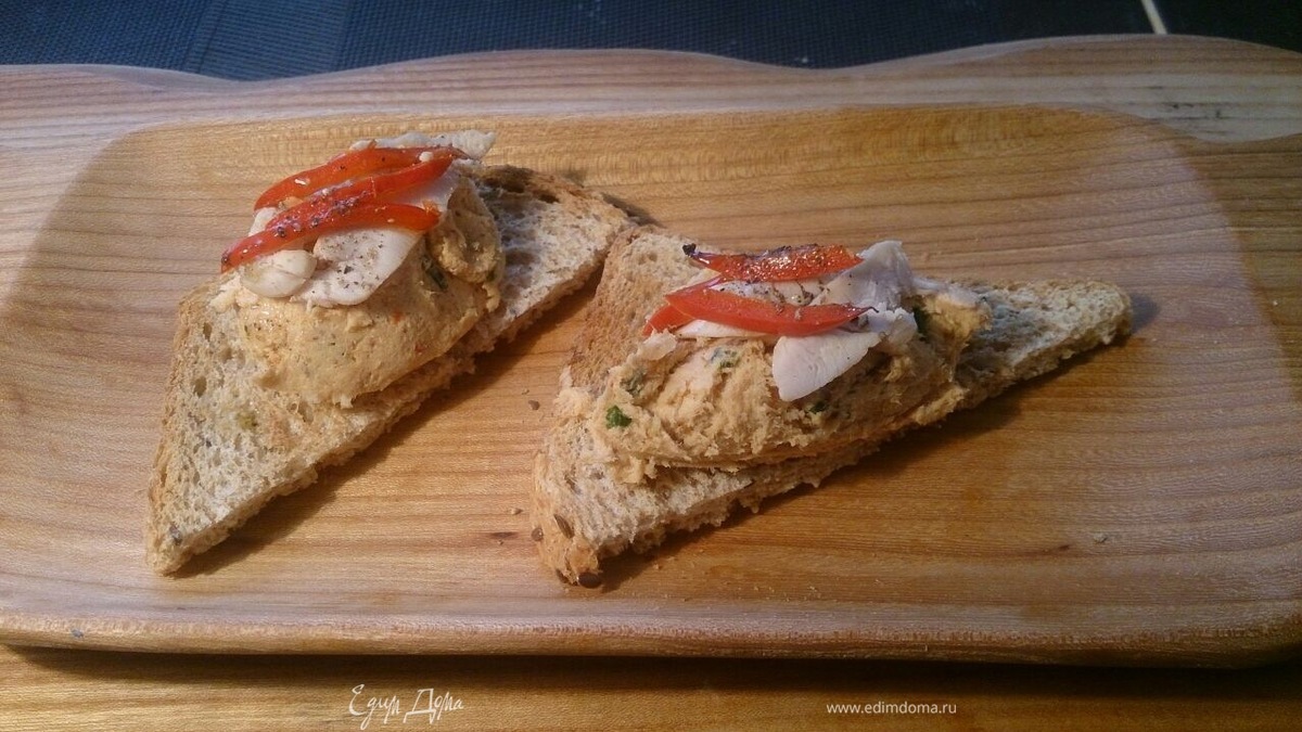 Паштет из курицы с голубым сыром, инжиром и орехами