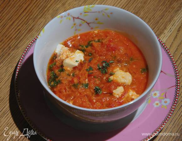 Чечевичная похлебка с кейлом, свеклой и помидорами