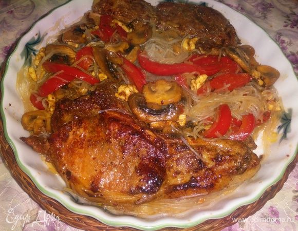 Рисовая лапша с мясом и овощами Рисовая лапша с мясом и овощами