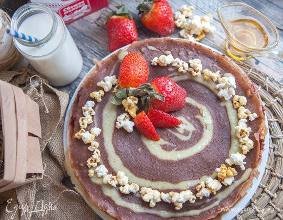 Блинный пирог с вишней и шоколадом