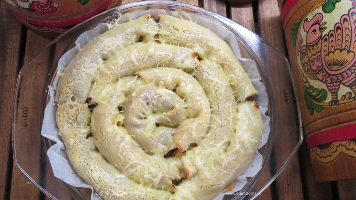 Блинный пирог-улитка с жульеном