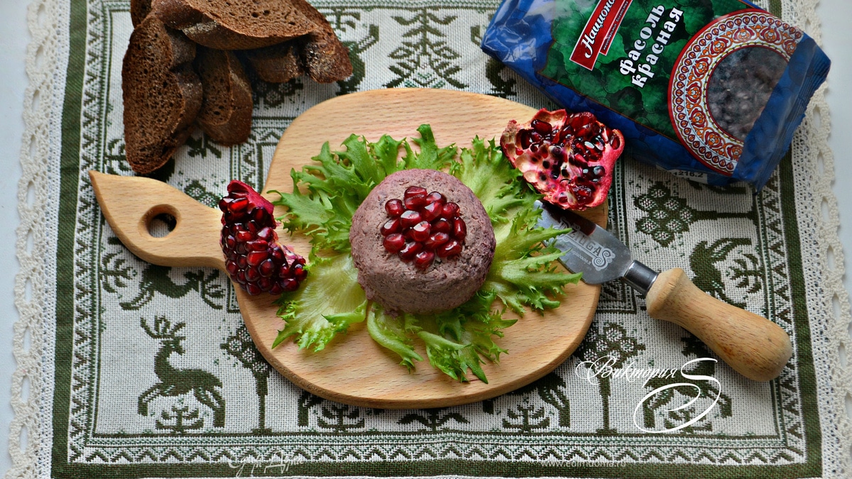 Паштет из красной фасоли с гранатом