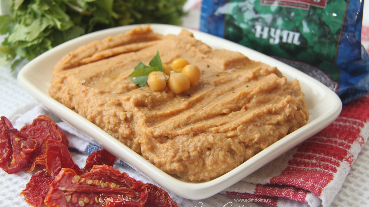 Хумус с вялеными помидорами